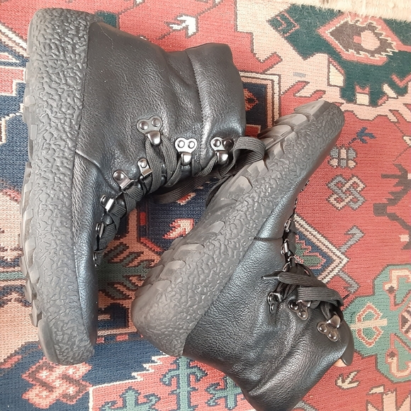 GENTAL SOULS By Kenneth Cole Lace Up Hiking Boots. - Picture 2 of 8